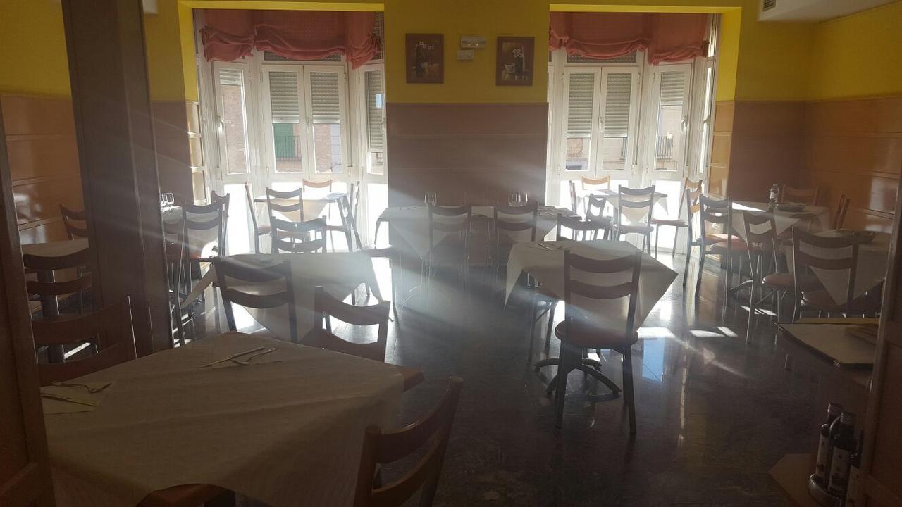 Hostal Restaurante San Juan 莫利纳德亚拉贡 外观 照片